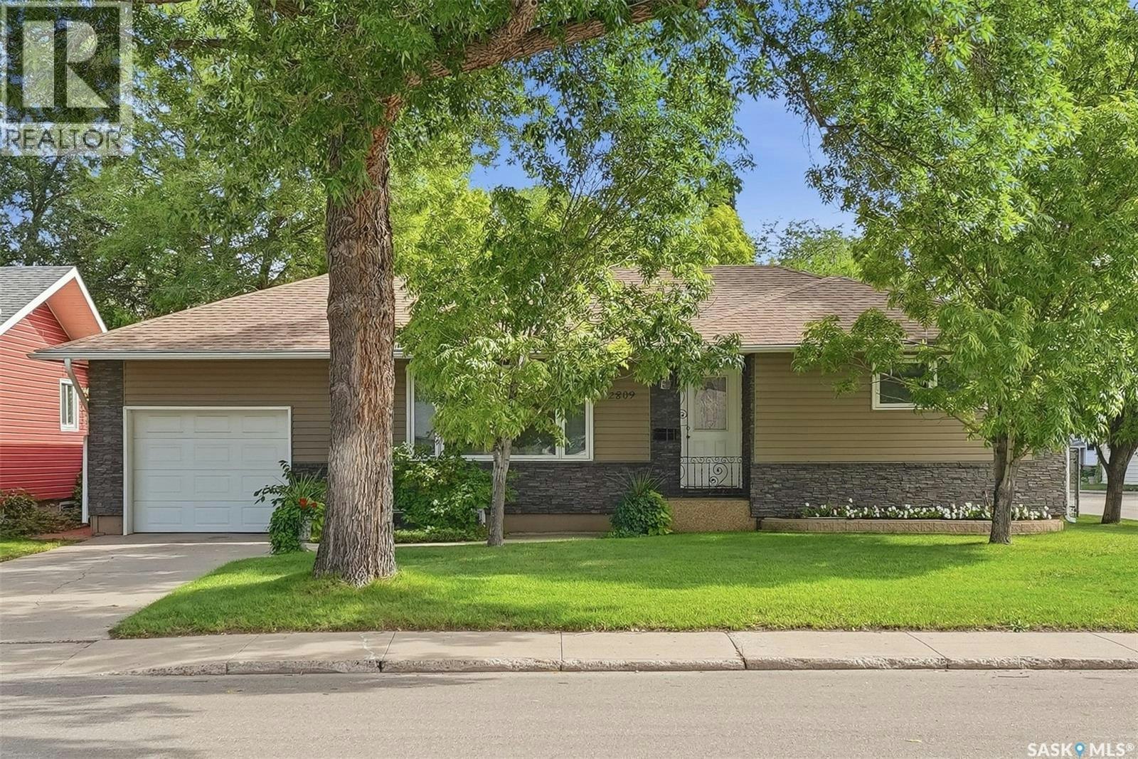 2809 Clarence Avenue S, Saskatoon, SK, S7J 1M7