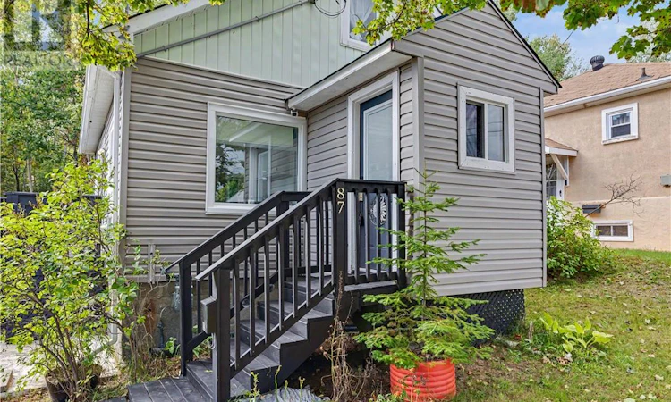 87 Simcoe Street