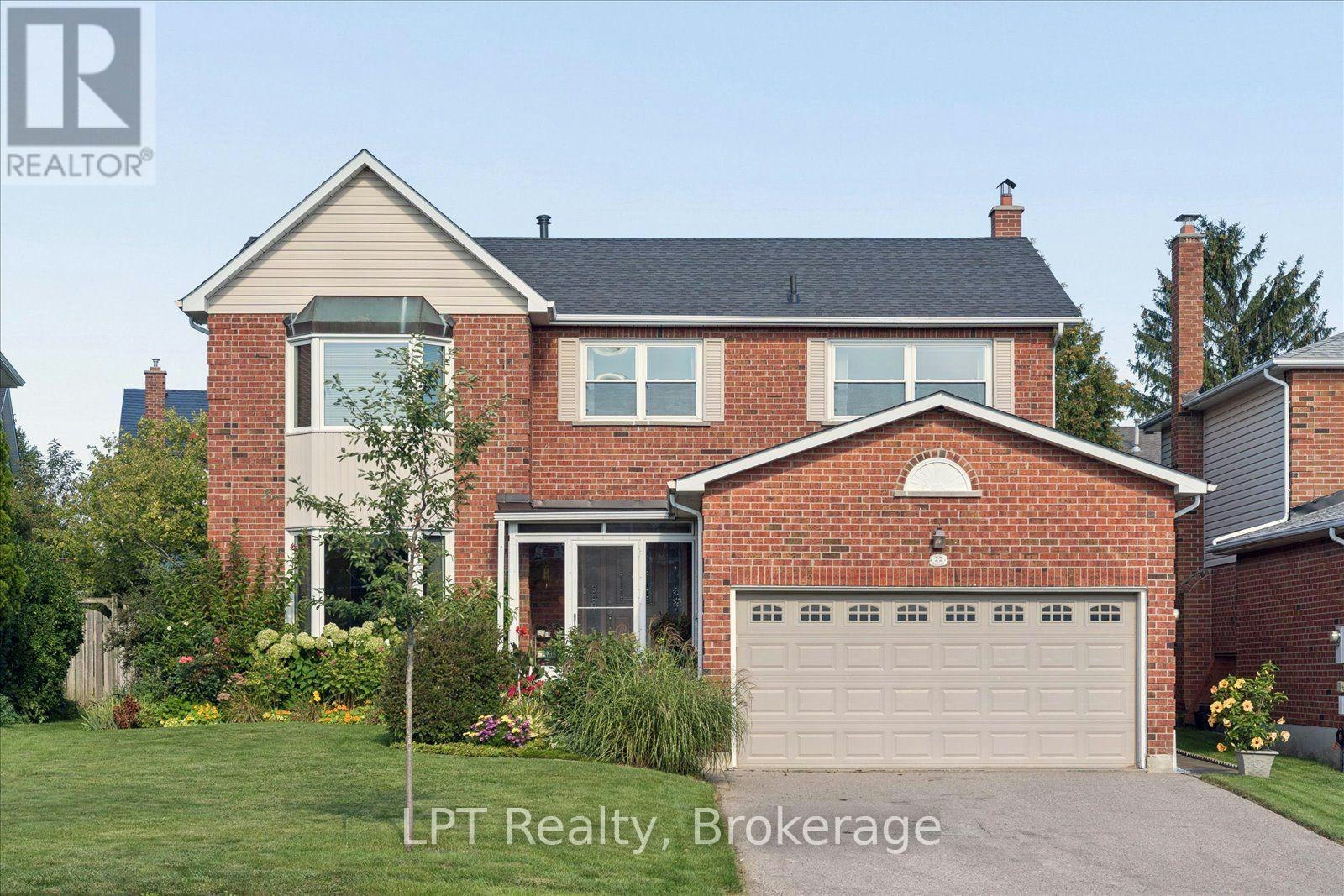 22 Ennisclare Place, Whitby, ON, L1R 1R9