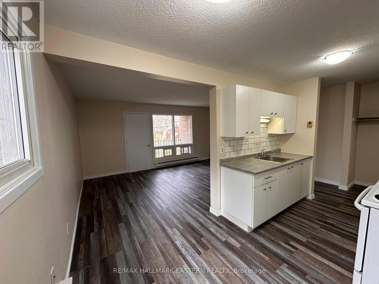 203-106 Lansdowne Street, Peterborough, ON, K9J 1Y1 - 7
