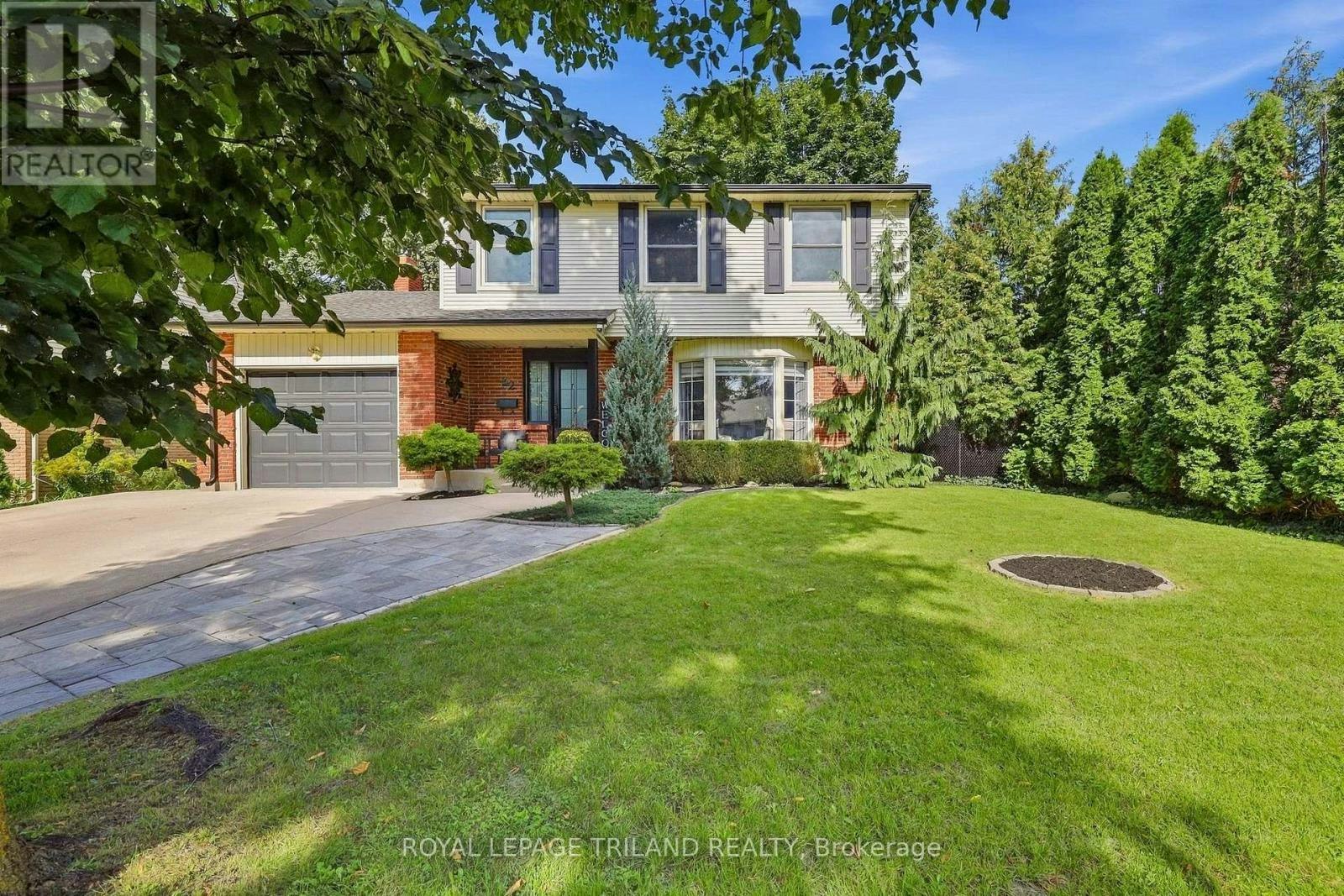 32 Hunter Woods Crescent, London, ON, N6J 2B1