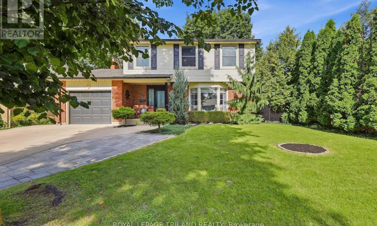 32 Hunter Woods Crescent