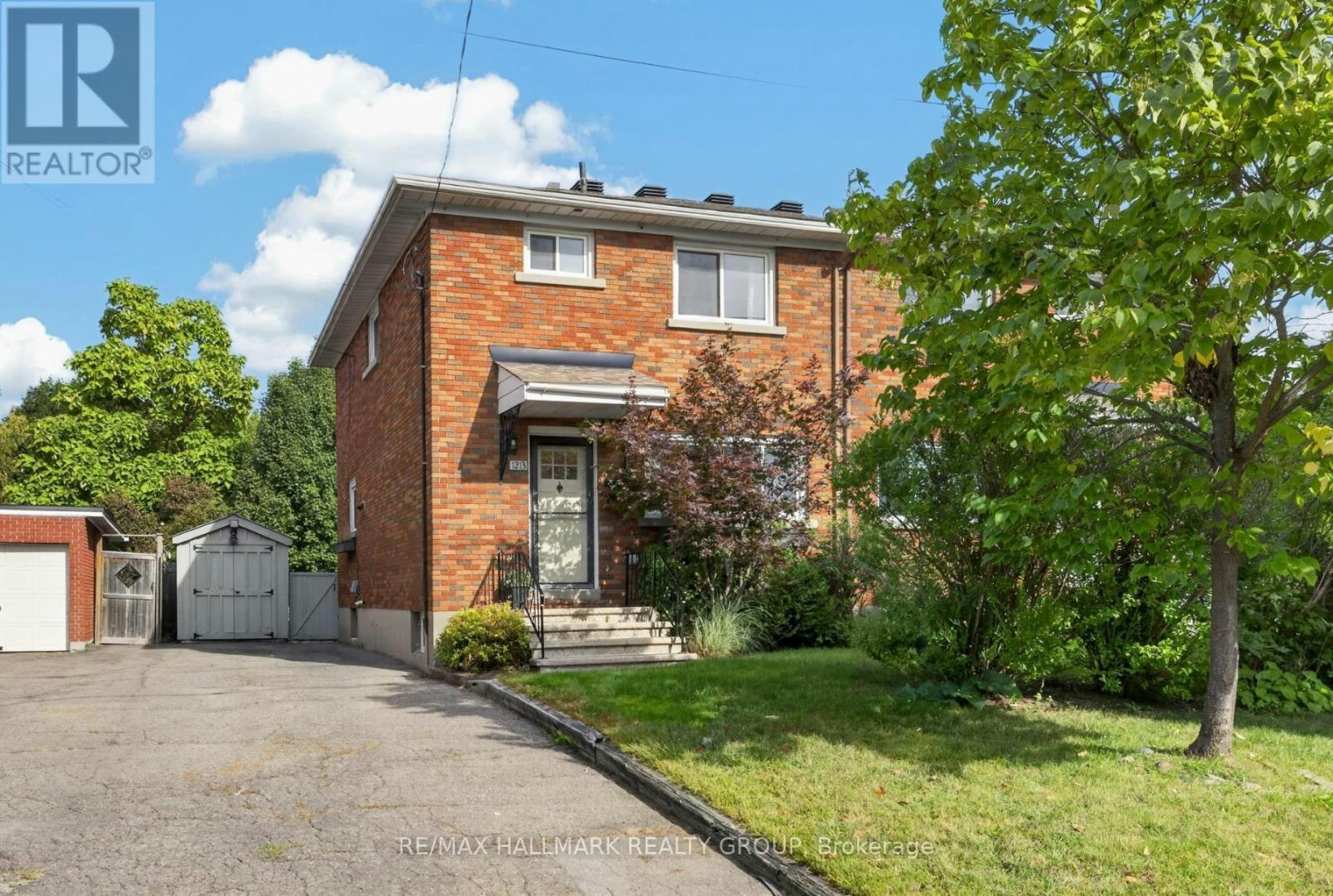 1213 Emperor Avenue, Ottawa, ON, K1Z 8C3