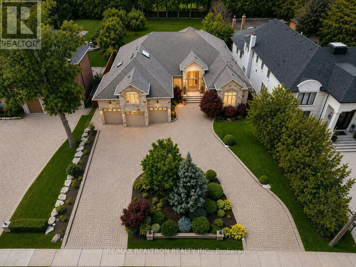 16 Boyle Drive, Richmond Hill, ON, L4C 6C9