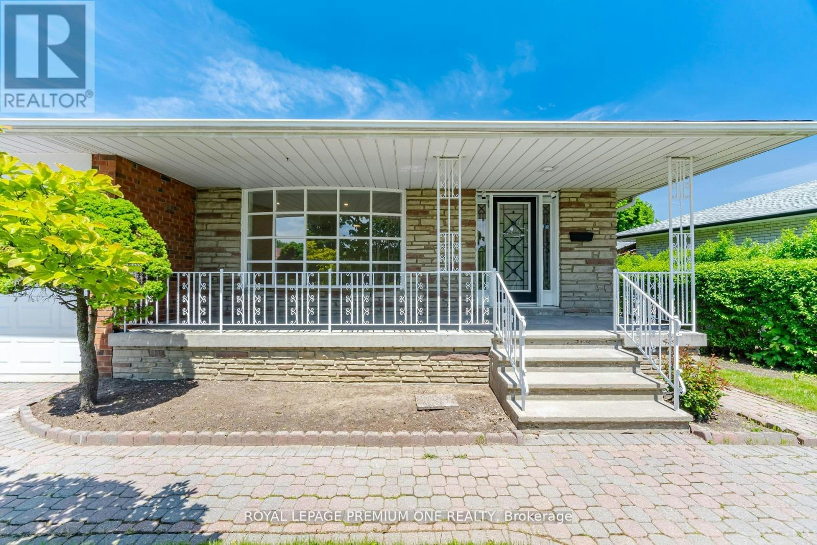 3195 Golden Orchard Drive, Mississauga, ON, L4Y 3G7