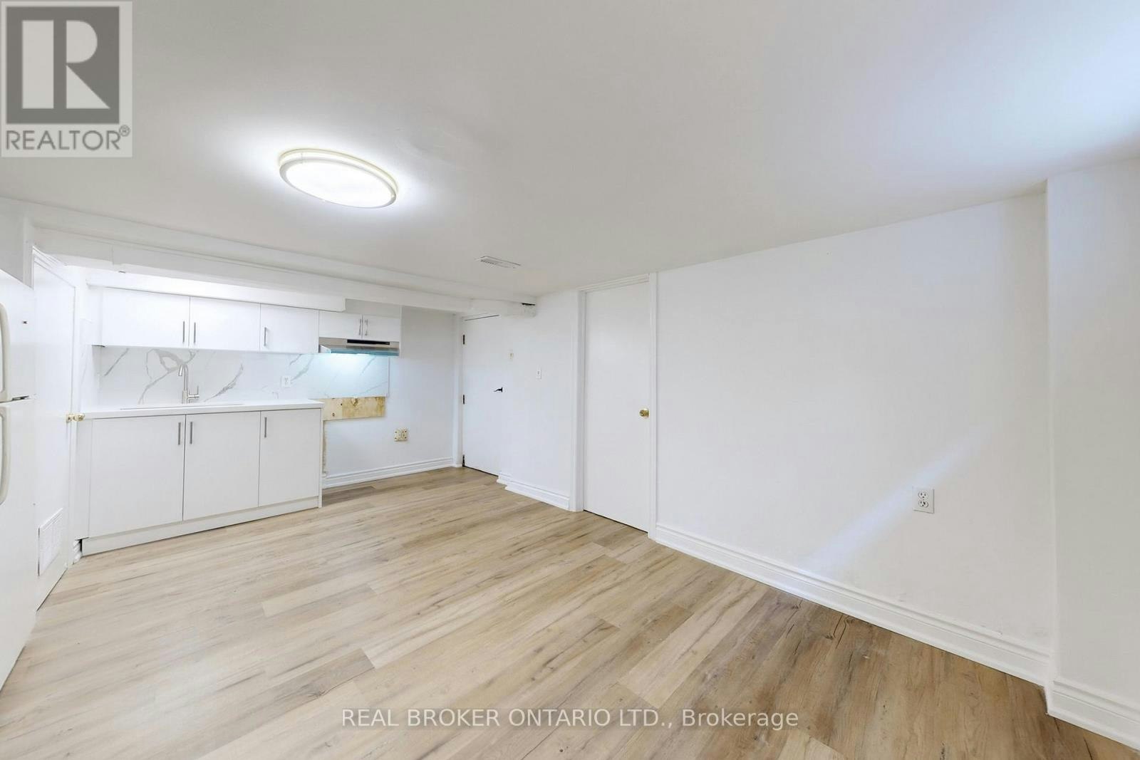 BSMT-102 Bowie Avenue, Toronto, ON, M6E 2P7 - 7