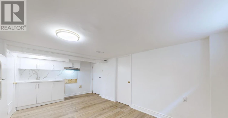 BSMT-102 Bowie Avenue, Toronto, ON, M6E 2P7 - 7