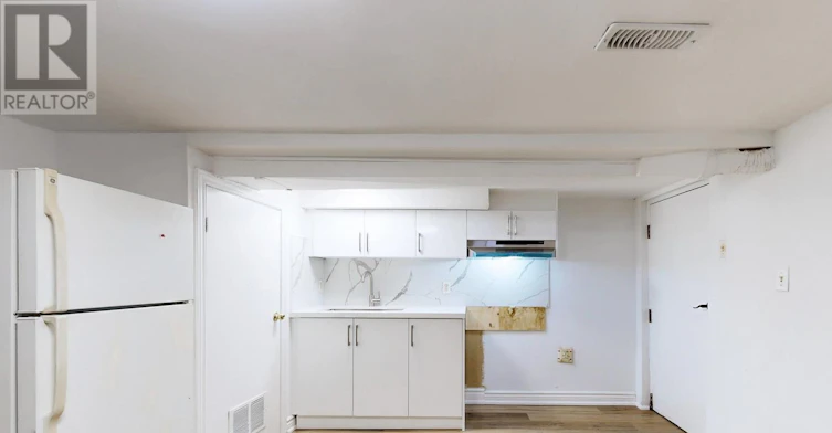 BSMT-102 Bowie Avenue, Toronto, ON, M6E 2P7 - 4