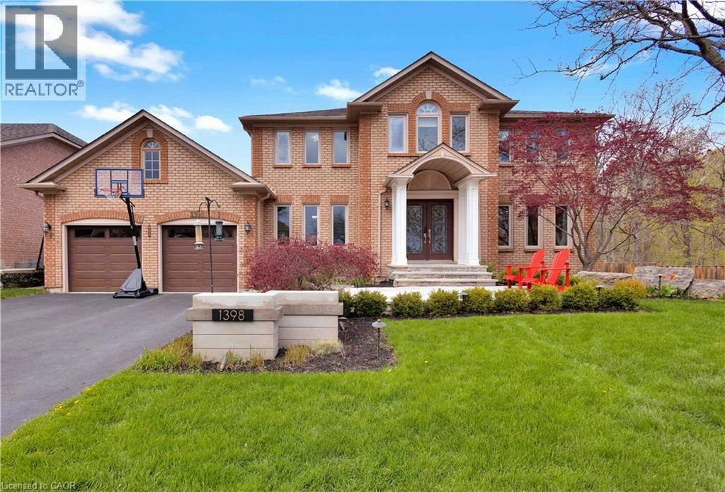 1398 Winterberry Drive, Burlington, ON, L7P 4T4