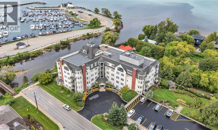 307-10 Bay Street E
