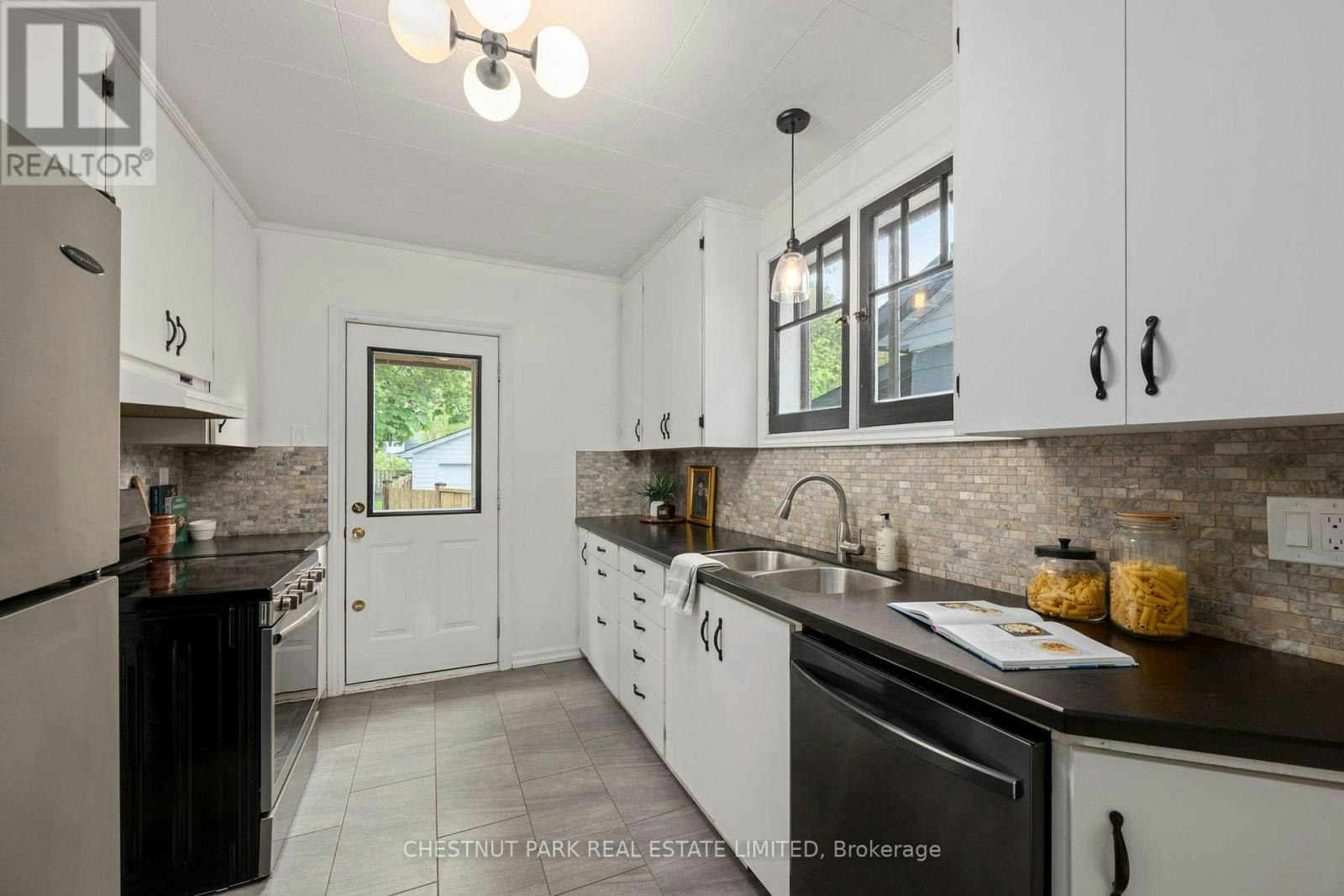 94 Briscoe Street E, London, ON, N6C 1X2 - 8