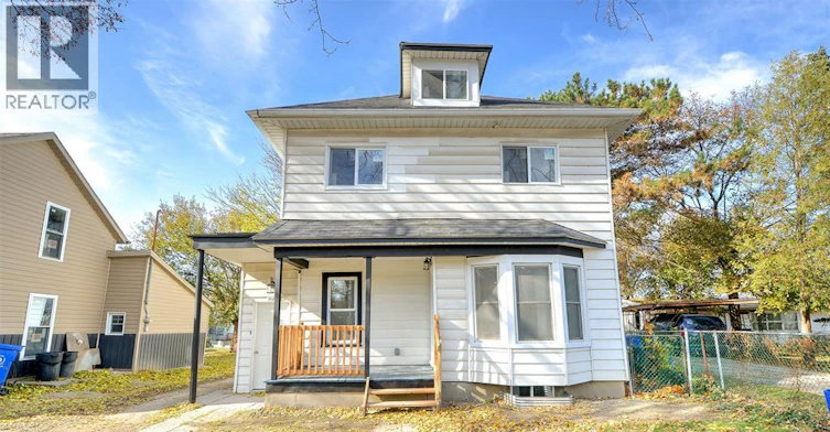 UPPER-3076 Sandwich, Windsor, ON, N9C 1A4