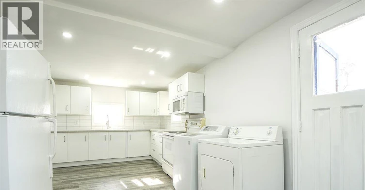 UPPER-3076 Sandwich, Windsor, ON, N9C 1A4 - 9