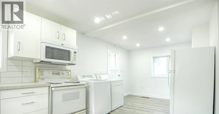 UPPER-3076 Sandwich, Windsor, ON, N9C 1A4 - 13