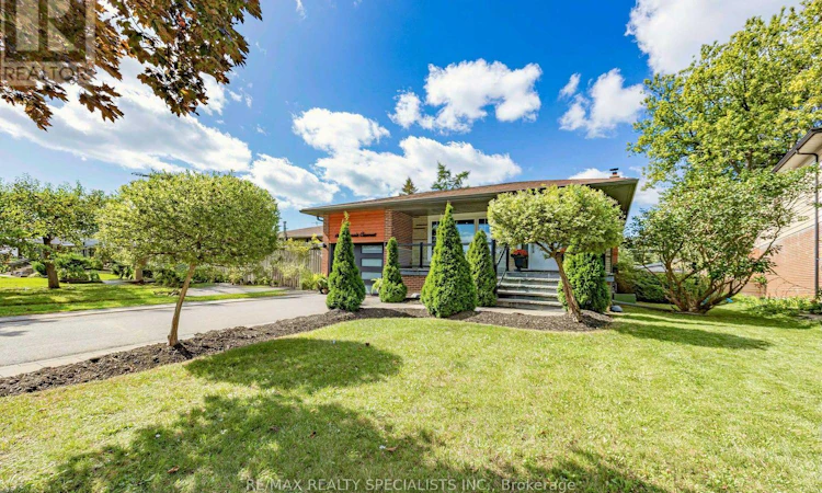 16 Langevin Crescent