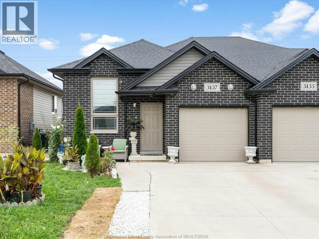 3137 Viola Crescent, Windsor, ON, N8N 0A1 - 2