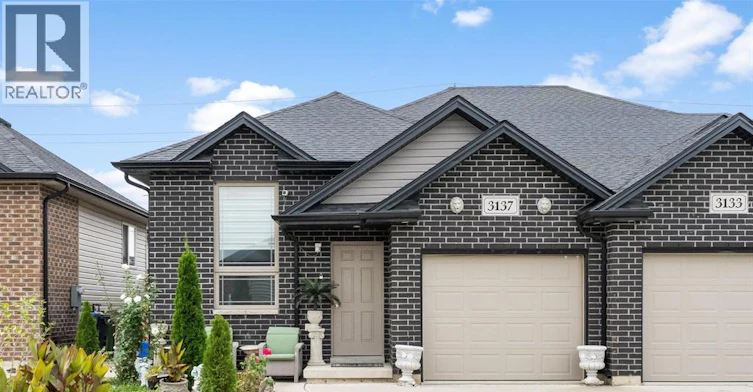 3137 Viola Crescent, Windsor, ON, N8N 0A1 - 2