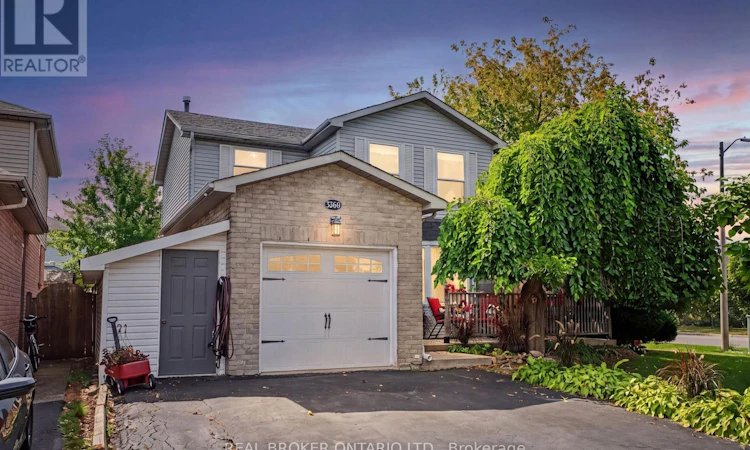 3260 Woodcroft Crescent