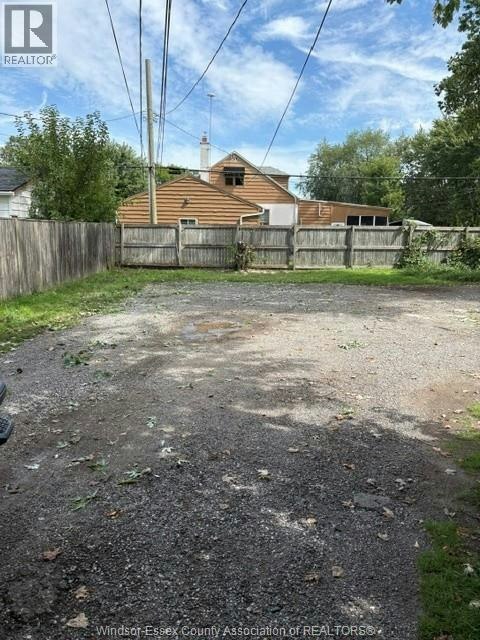 1304 Bedell, Tecumseh, ON, N8N 2A7 - 2