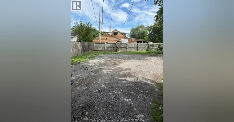 1304 Bedell, Tecumseh, ON, N8N 2A7 - 2