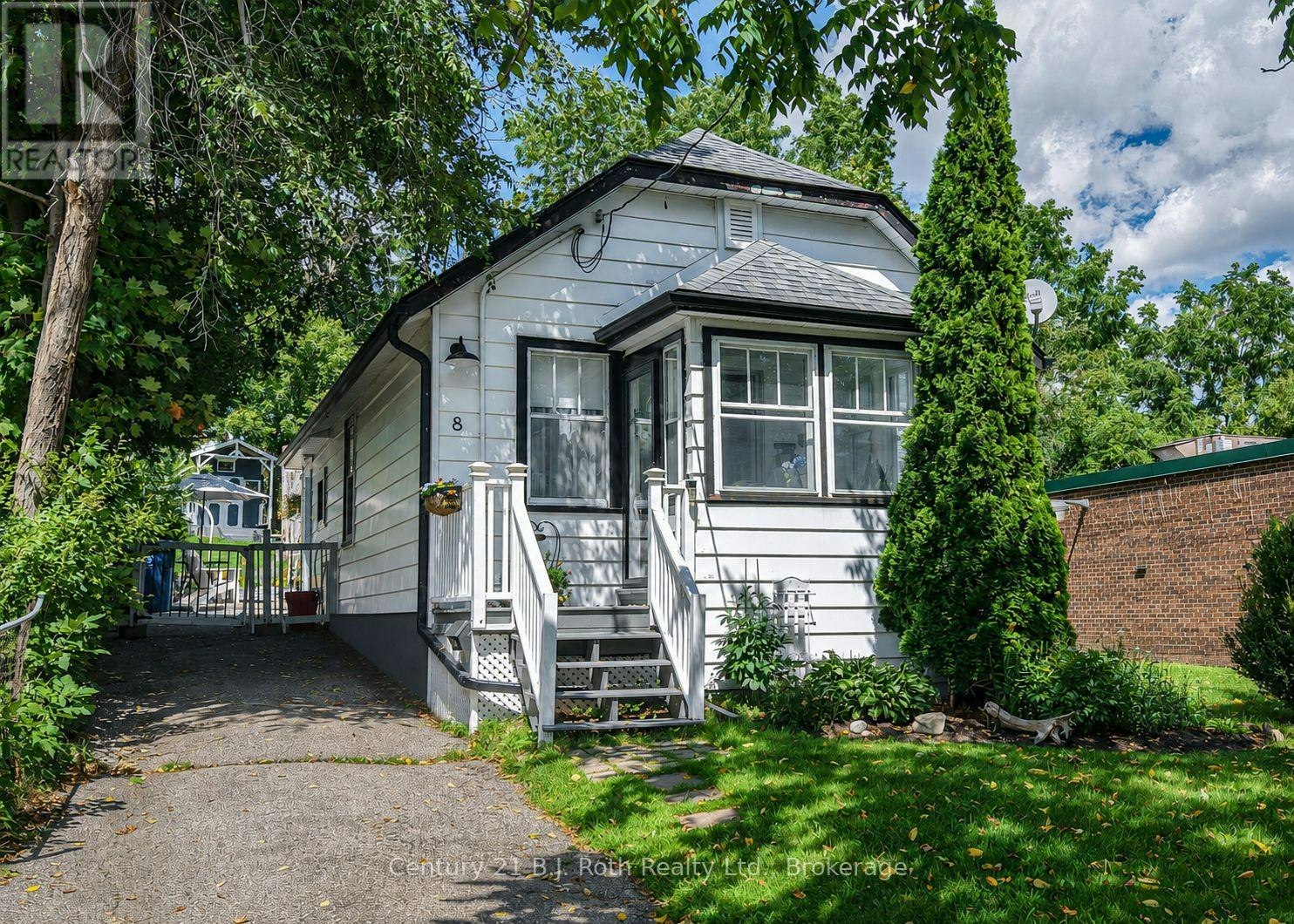 8 Dunn Avenue, Orillia, ON, L3V 2N9