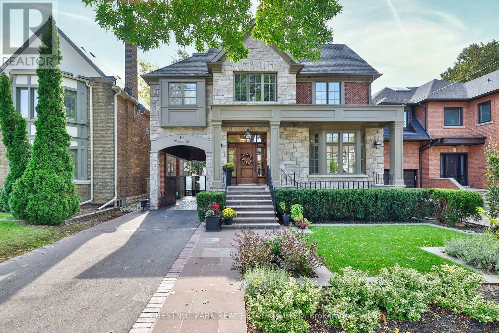 19 Whitehall Road, Toronto, ON, M4W 2C5