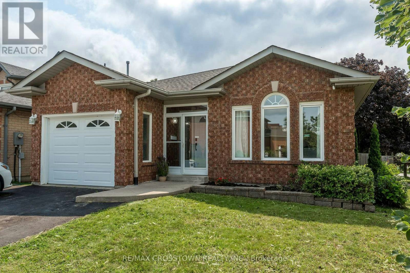 1 Lang Drive, Barrie, ON, L4N 7X9