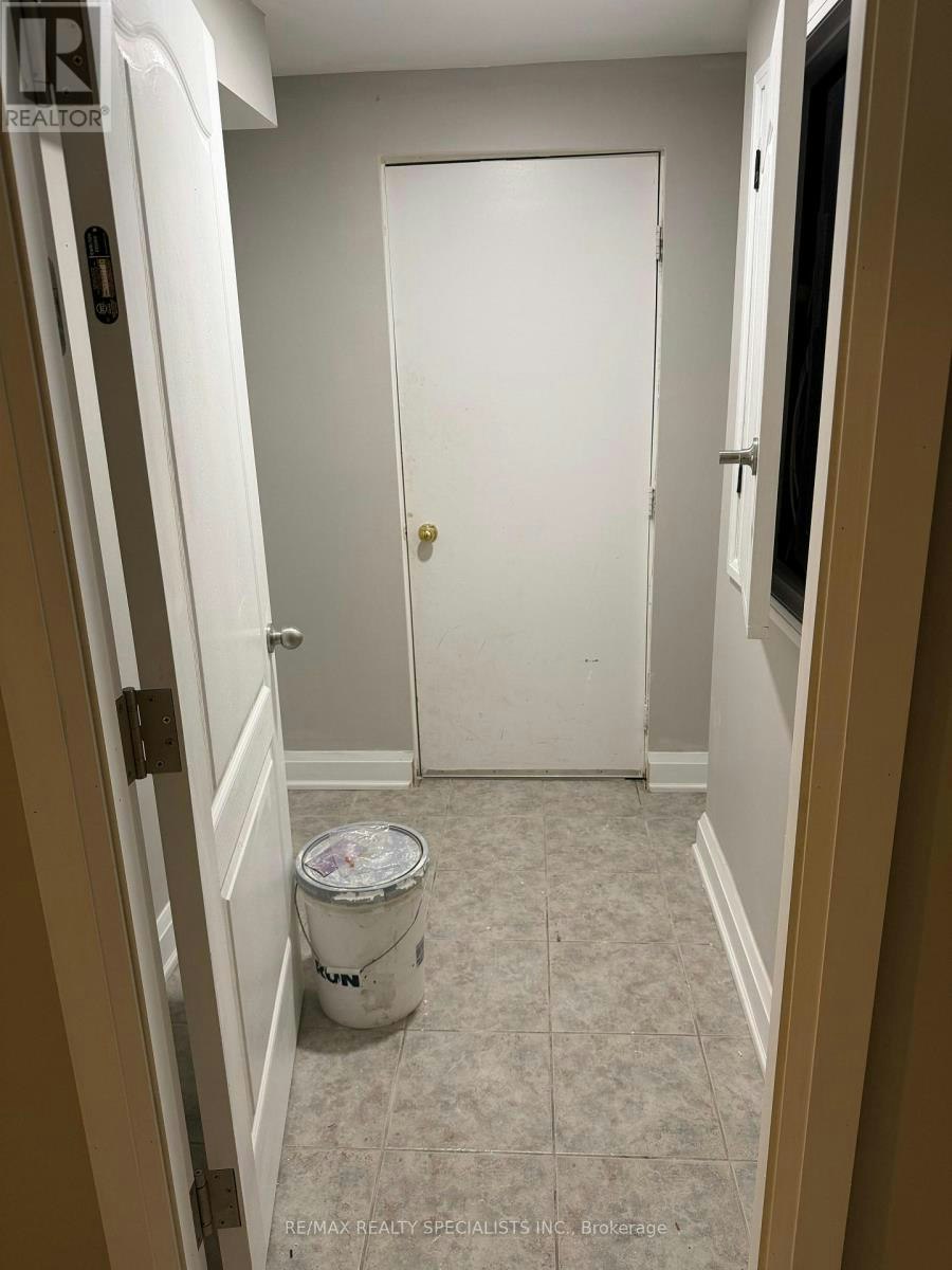 19 Mannel (Basement Crescent, Brampton, ON, L6Y 5E2