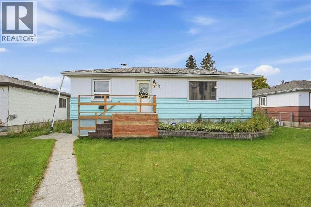 7711 39 Avenue NW, Calgary, AB, T3B 1X4