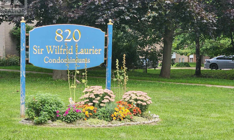 318-820 Laurier Boulevard