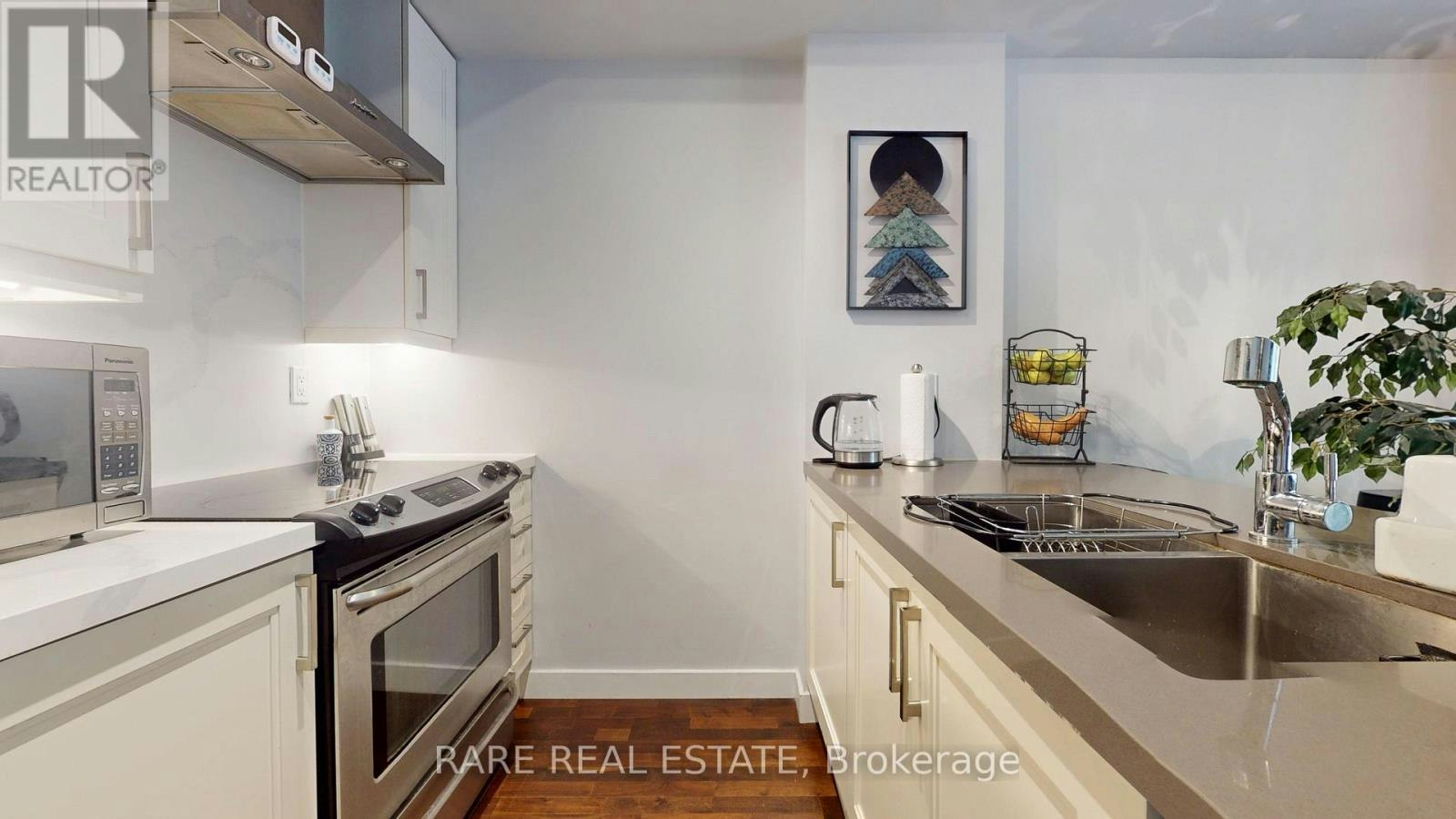 210-75 Portland Street, Toronto, ON, M5V 2M9 - 9