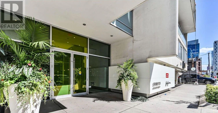 210-75 Portland Street, Toronto, ON, M5V 2M9 - 2