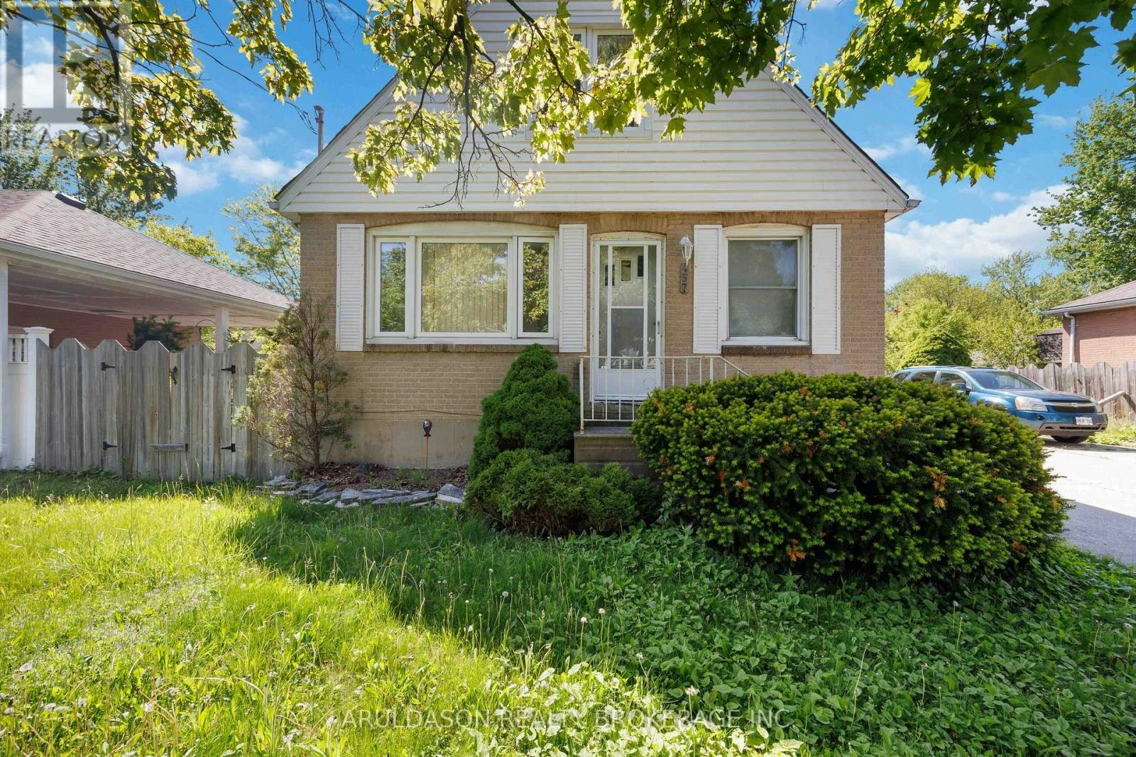 457 Montcalm Avenue, Sarnia, ON, N7S 2P8