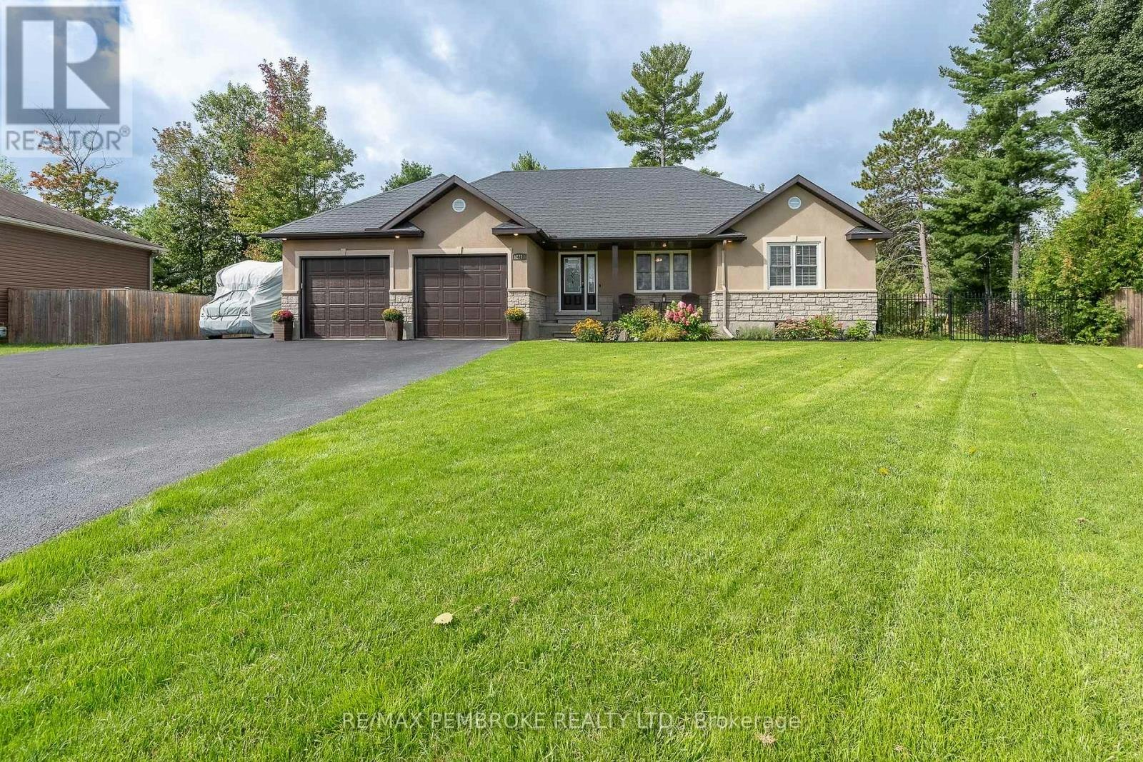 221 Oriole Crescent, Petawawa, ON, K8H 0A7