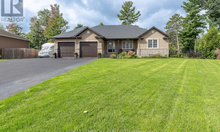 221 Oriole Crescent