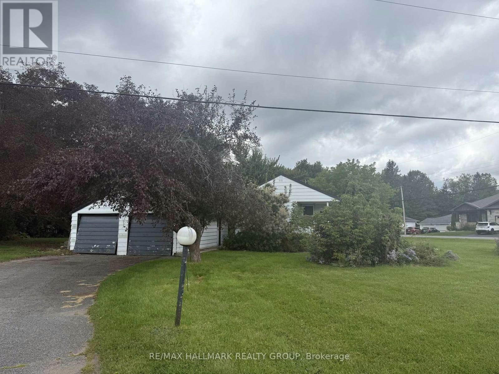 16 Donegal Road, Ottawa, ON, K2S 1P7 - 2