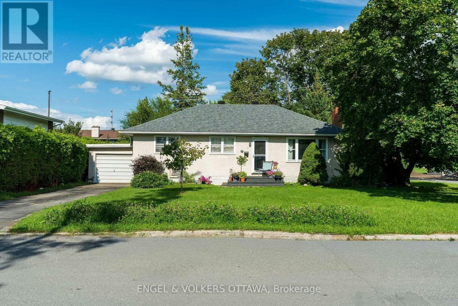 11 Hilliard Avenue, Ottawa, ON, K2E 6B8