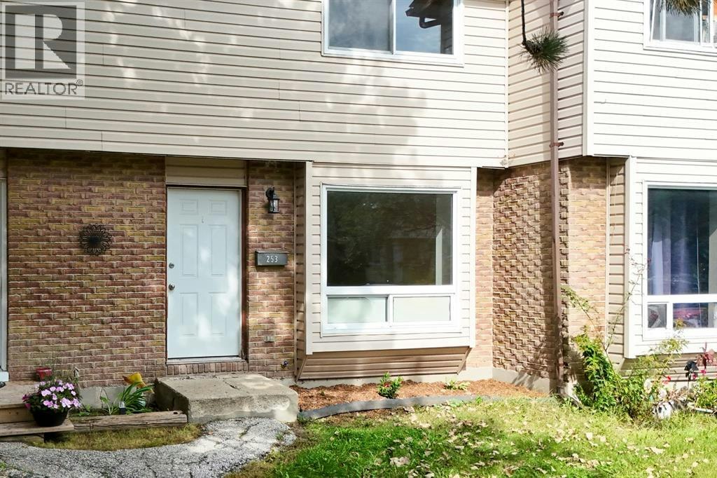 253 Hampton Avenue, Sarnia, ON, N7S 4Z2