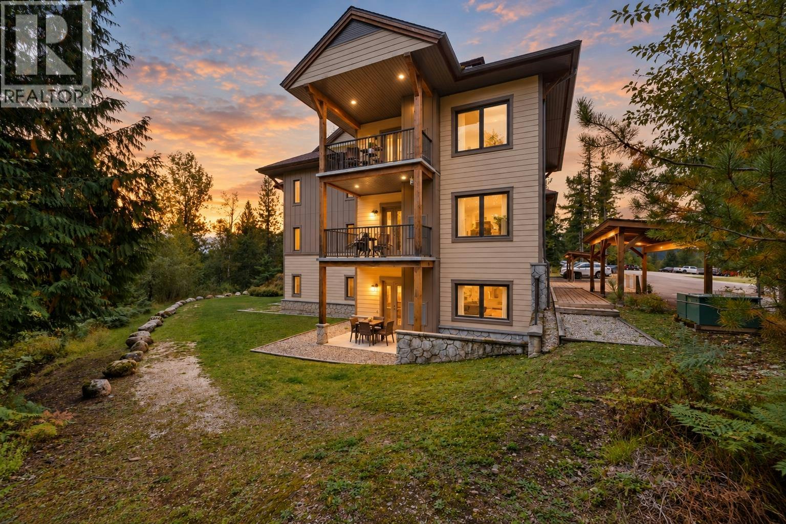 216-16310 Woolgar Road, Crawford Bay, BC, V0B 1E0