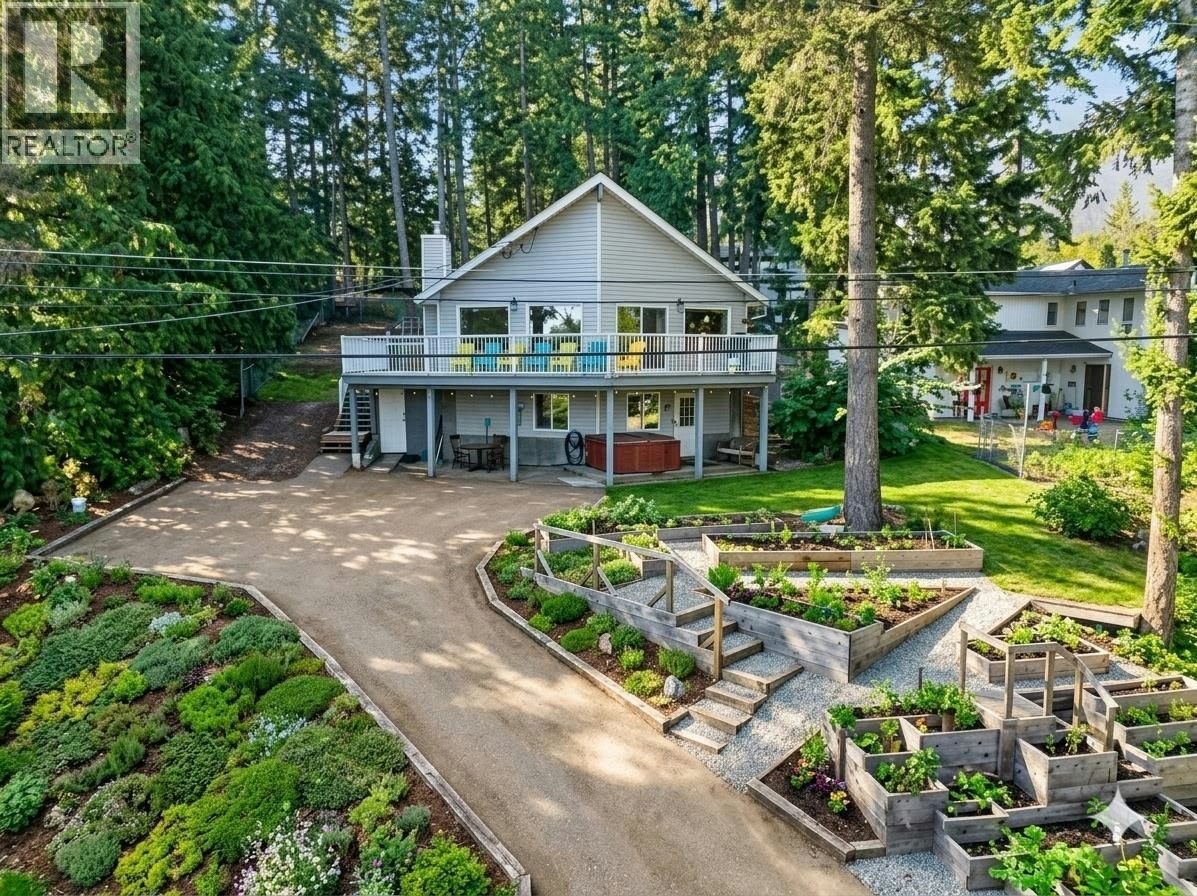 996 Arras Road, Sorrento, BC, V0E 2W1