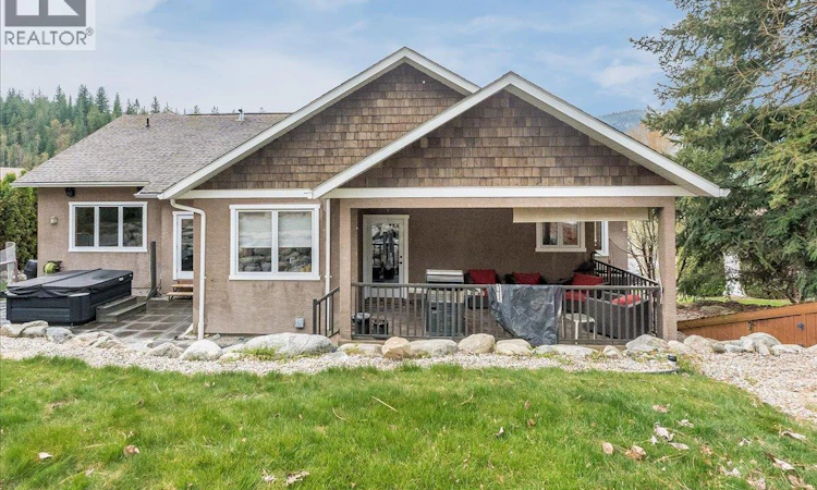 2455 Colin Crescent