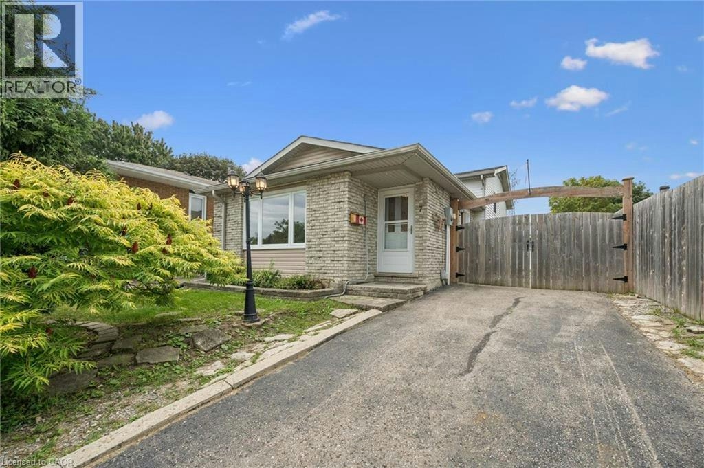 7 Homestead Place, Kitchener, ON, N2N 1Z1