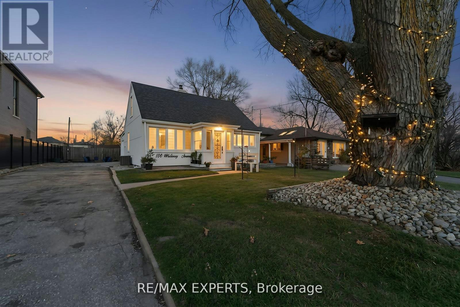 100 Wallasey Avenue, Toronto, ON, M9M 1E4
