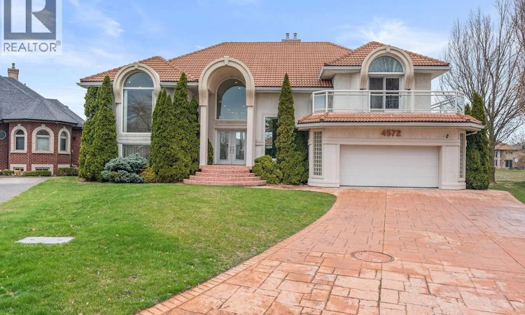 4572 Lake Grande Court