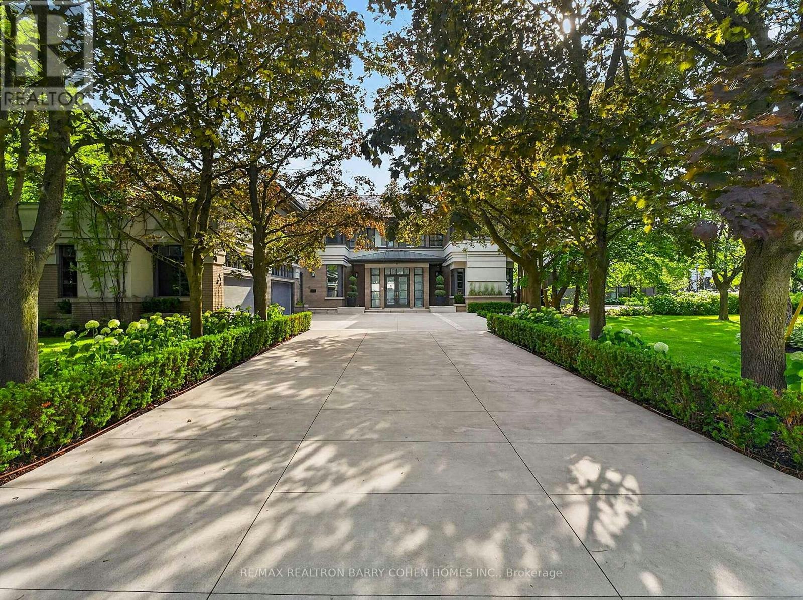 17 Alderbrook Drive, Toronto, ON, M3B 1E3