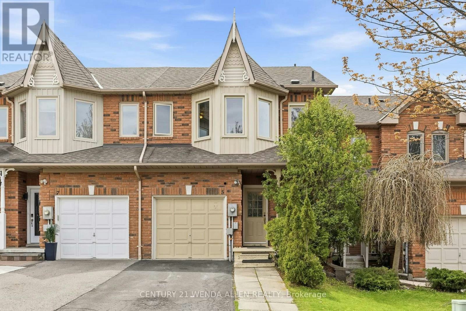 5 Jays Drive, Whitby, ON, L1R 2P5