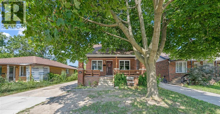 1356 Pillette, Windsor, ON, N8Y 3B9