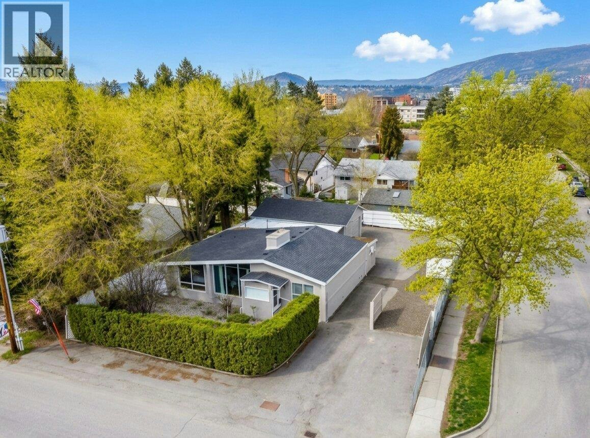 1201 Kelglen Crescent, Kelowna, BC, V1Y 6K4