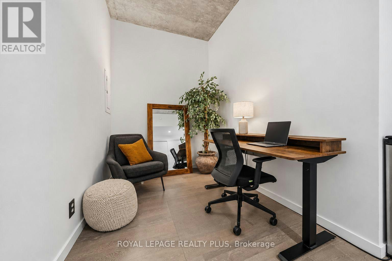 207-383 Sorauren Avenue, Toronto, ON, M6R 0A4 - 5