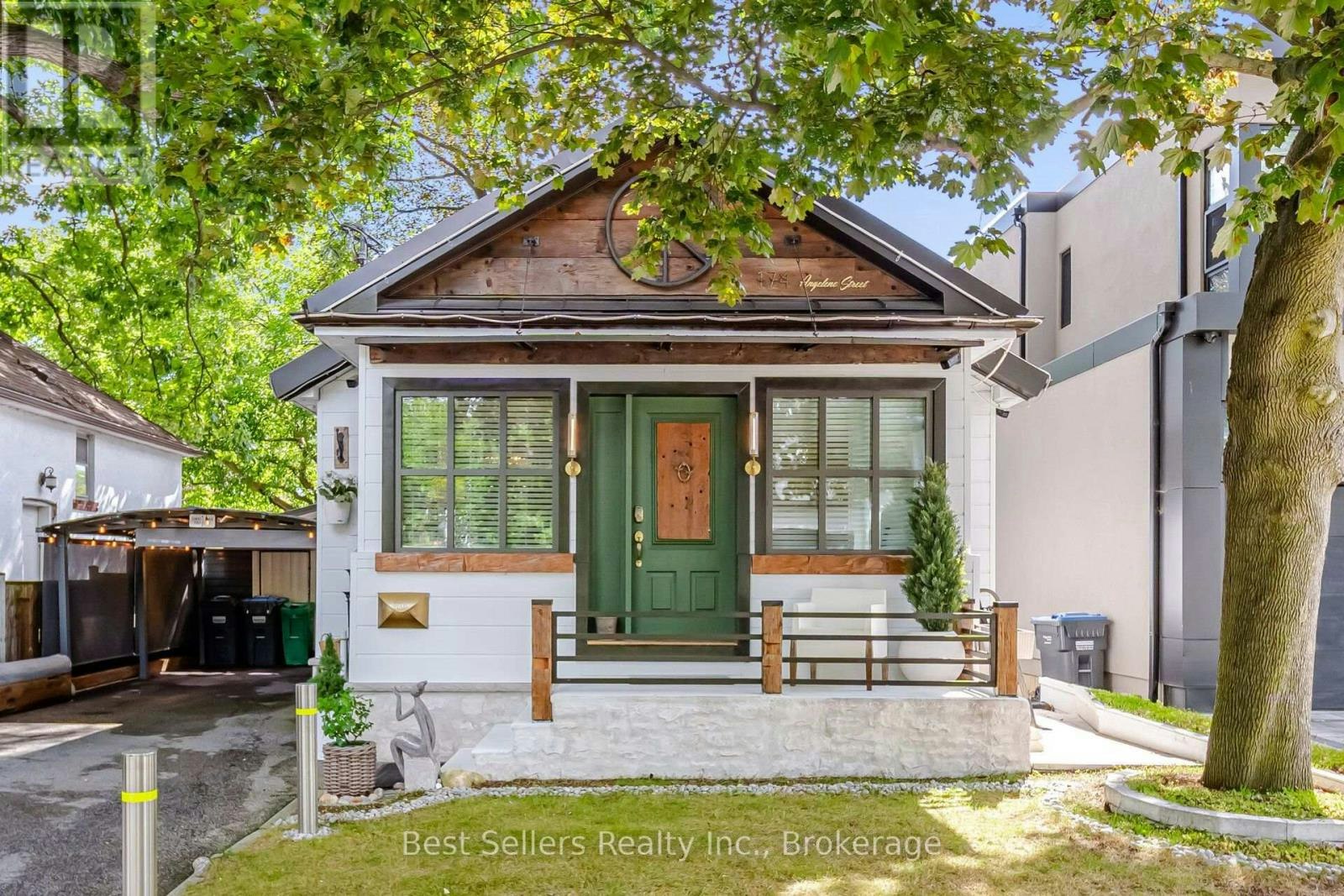 174 Angelene Street, Mississauga, ON, L5G 1X2